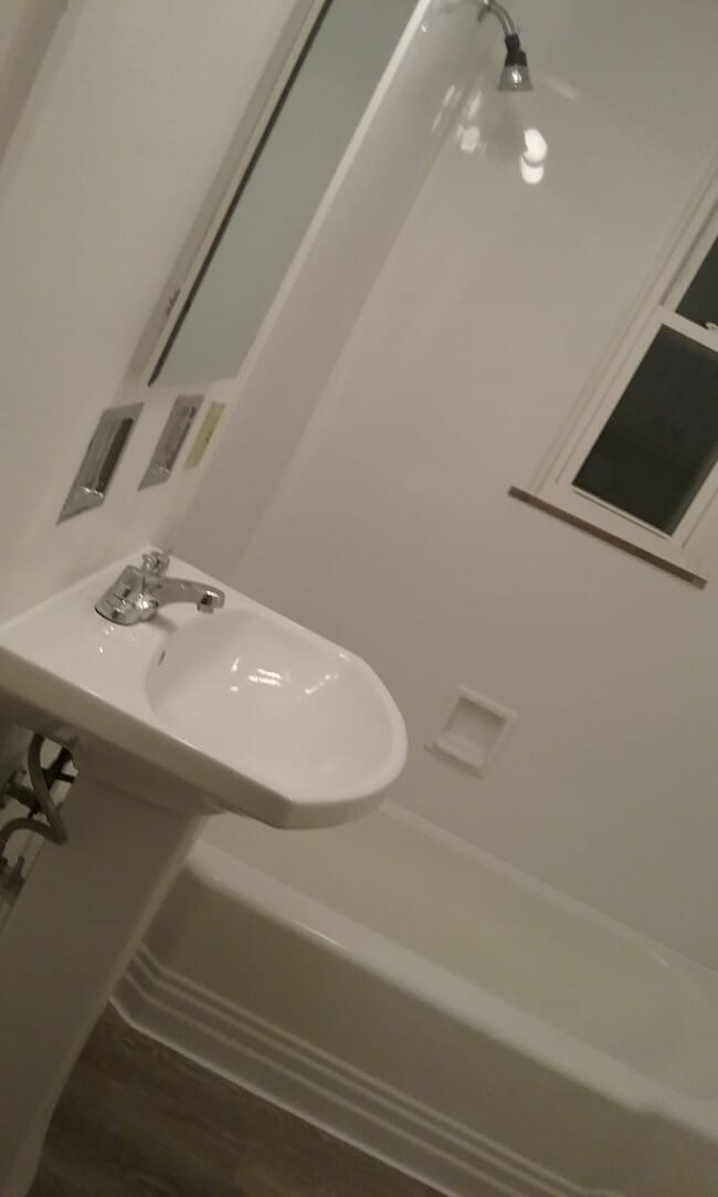 Bath - 905 Davis Ave