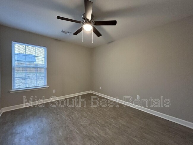 Building Photo - 128 Finch Rd