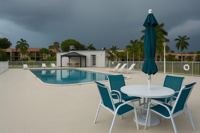 Foto del edificio - 5122 NW 79th Ave