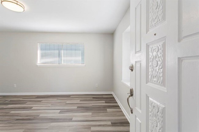 Foto del edificio - 7419 Langley Rd
