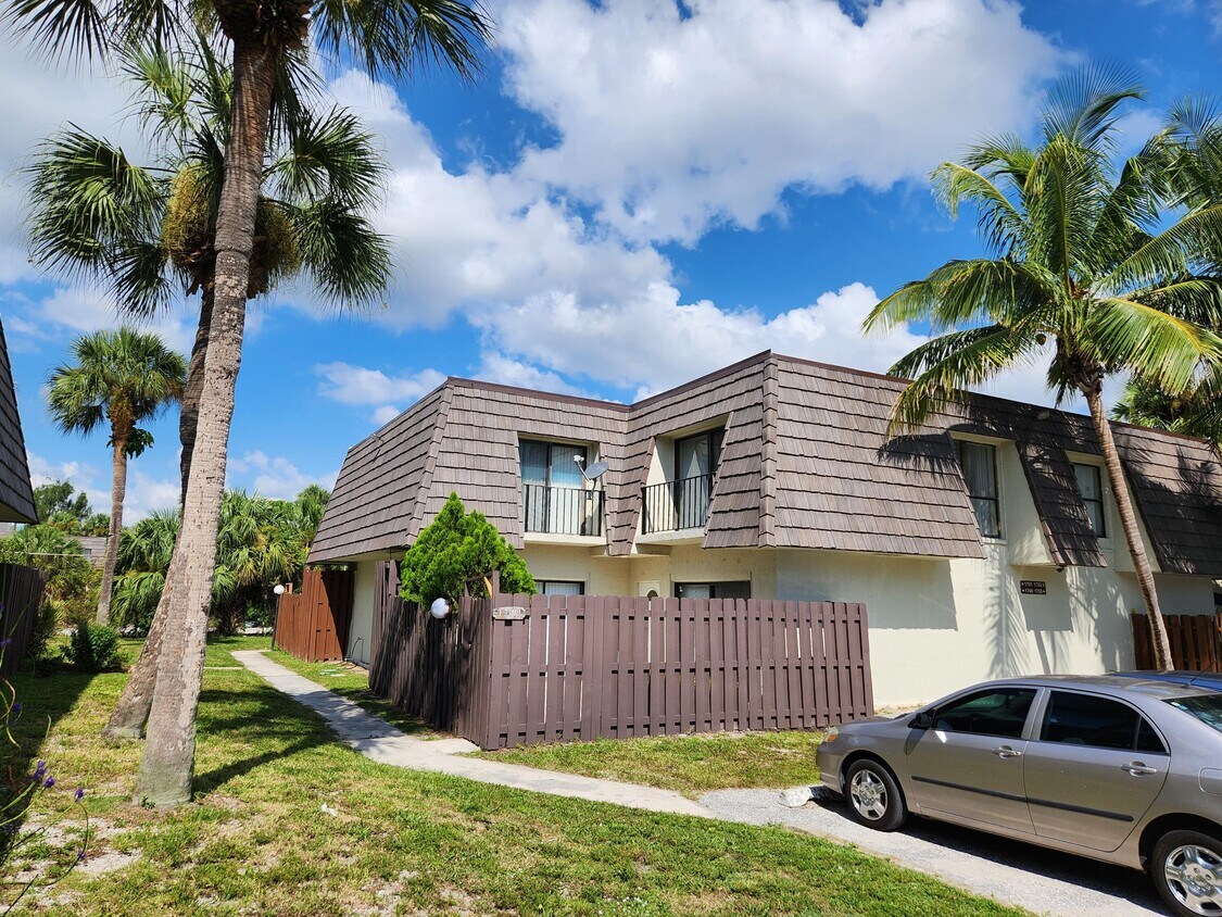 Foto principal - 1749 N Congress Ave