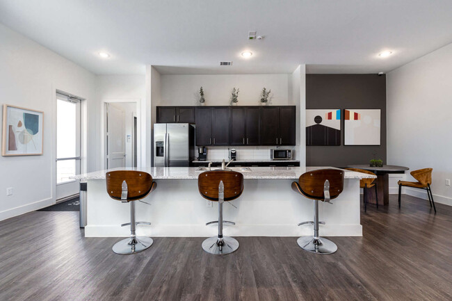 Building Photo - Luxe 2 Bedroom Apartments with Modern Amen...