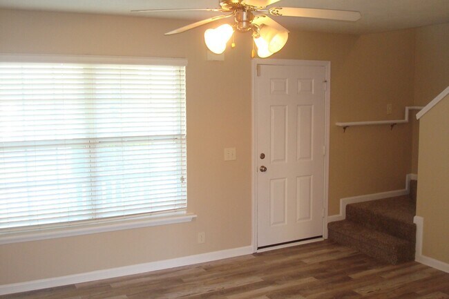 Building Photo - 331 John Henry Dr