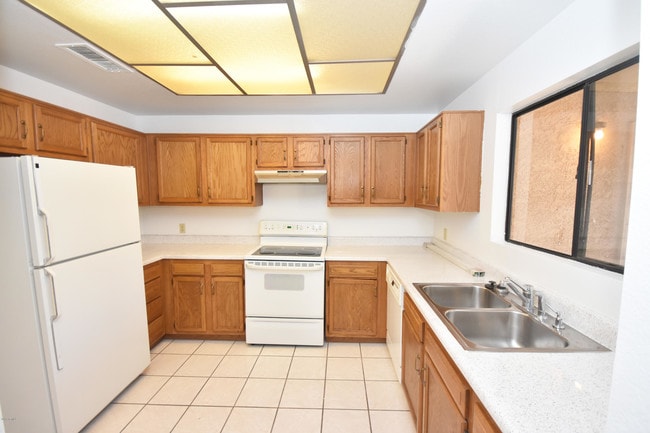 Building Photo - 6550 N 47th Ave
