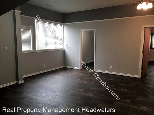 Foto del edificio - 2 br, 1 bath Apartment - 2102 National Avenue