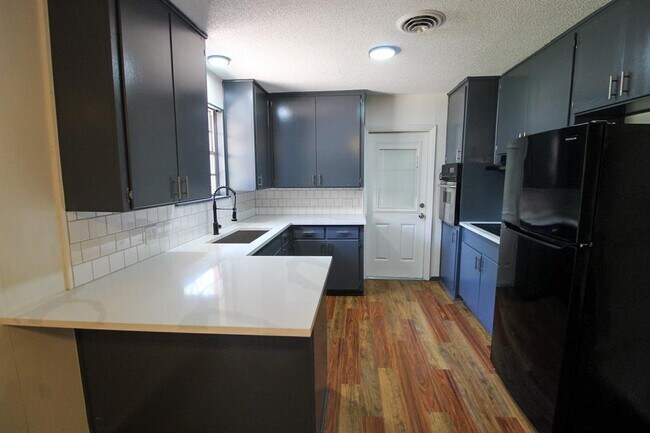 Foto del edificio - 1304 Woodlawn St