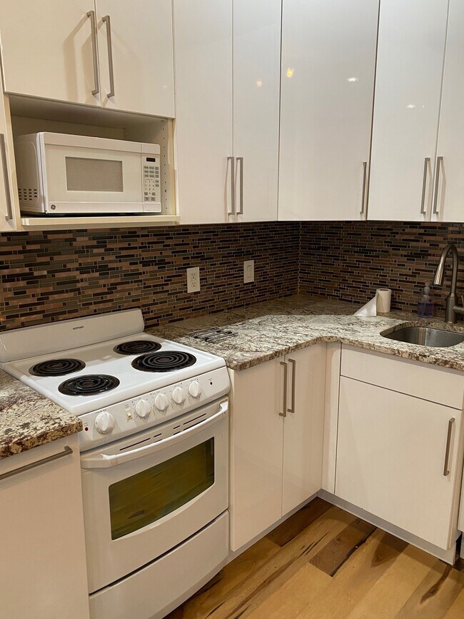 Building Photo - 871 N 29th St