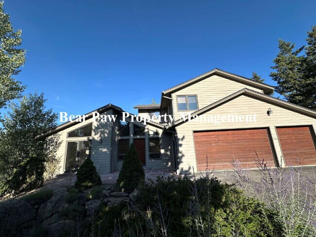 Building Photo - Mountain Retreat!!