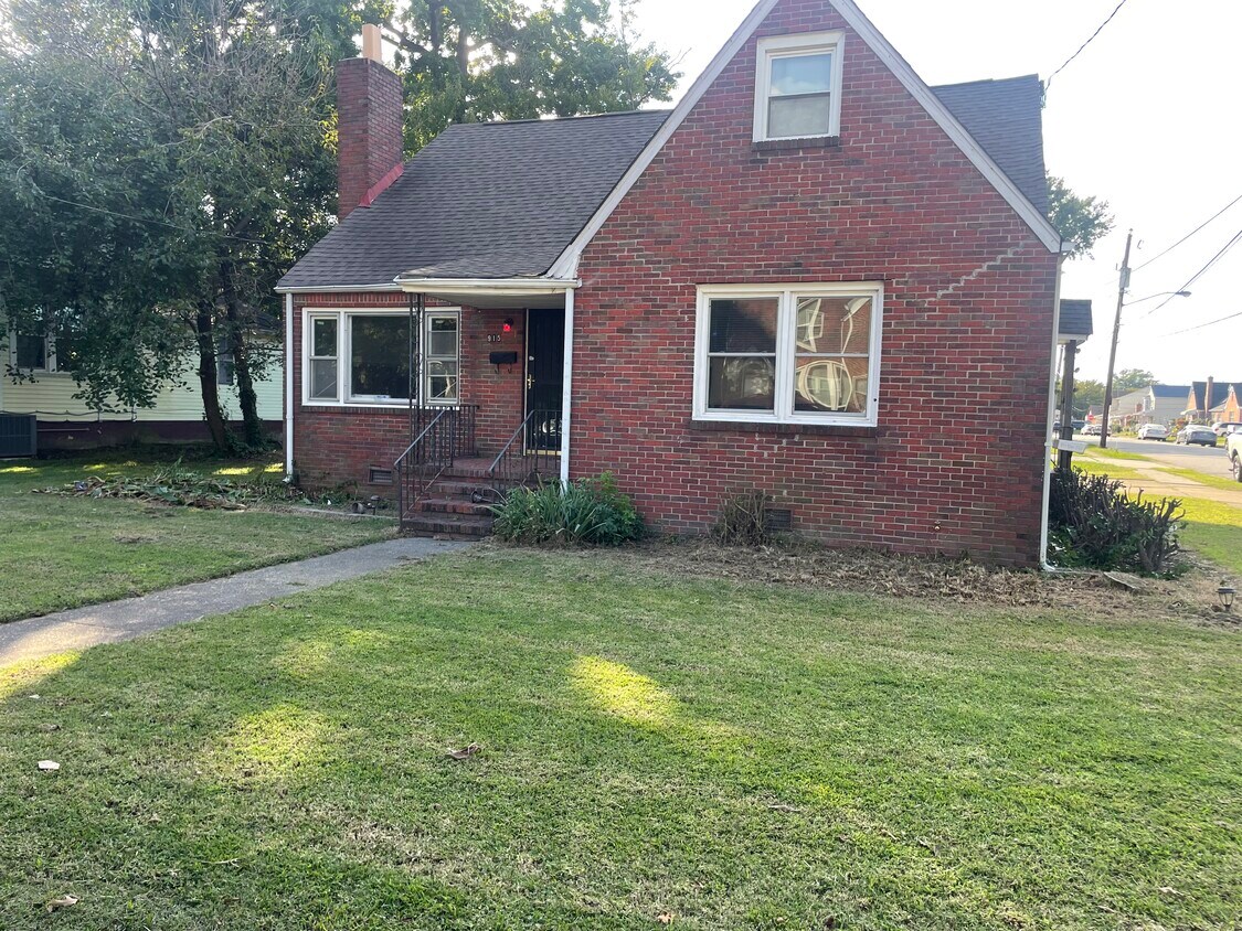 Primary Photo - 915 Mapole Ave