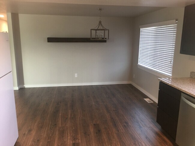 Building Photo - 209 Wilson Ln