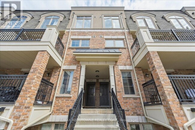 Building Photo - 2441-2441 Greenwich Dr