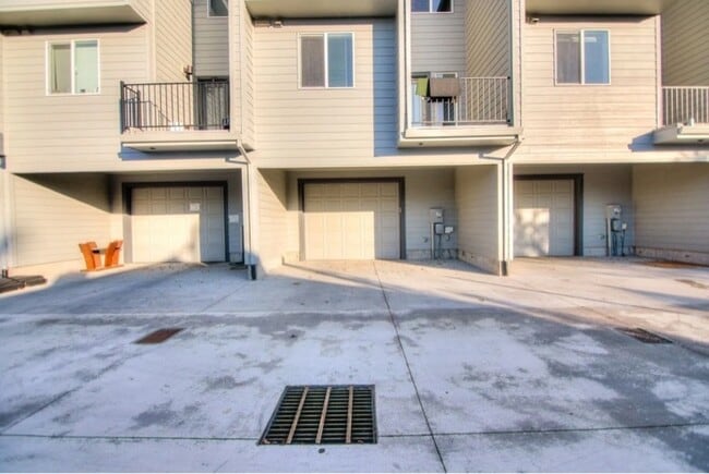 Foto del edificio - 607 NE 92nd Ave