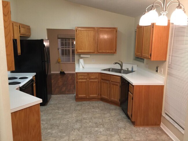 Kitchen - 1041 NW 122nd Ter