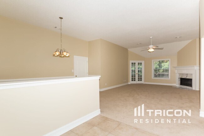 Building Photo - 305 Emerald Trace Jonesboro GA