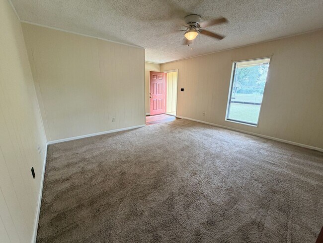 Foto del edificio - 3 Bedroom/2 Bath Home located in North Lowndes