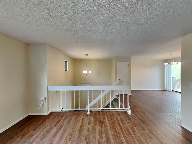 Foto del edificio - 9525 W David Ave
