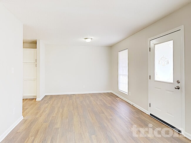 Building Photo - 924 Pine Cir Dr NW