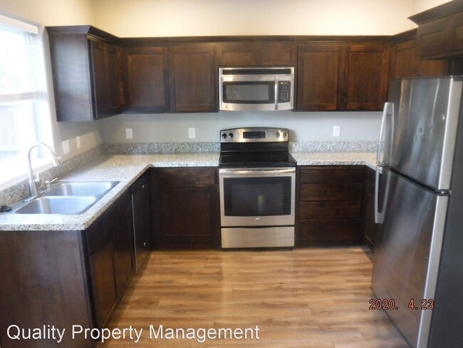 Building Photo - 521-521 Gray Ct
