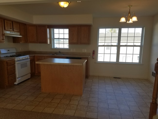 Building Photo - Lovely Muhlenberg Semi-Detached!