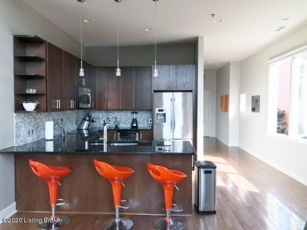 Foto del edificio - 639 E Jefferson St