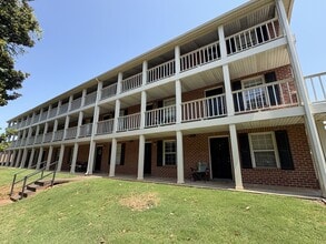 Building Photo - 250 Elm St