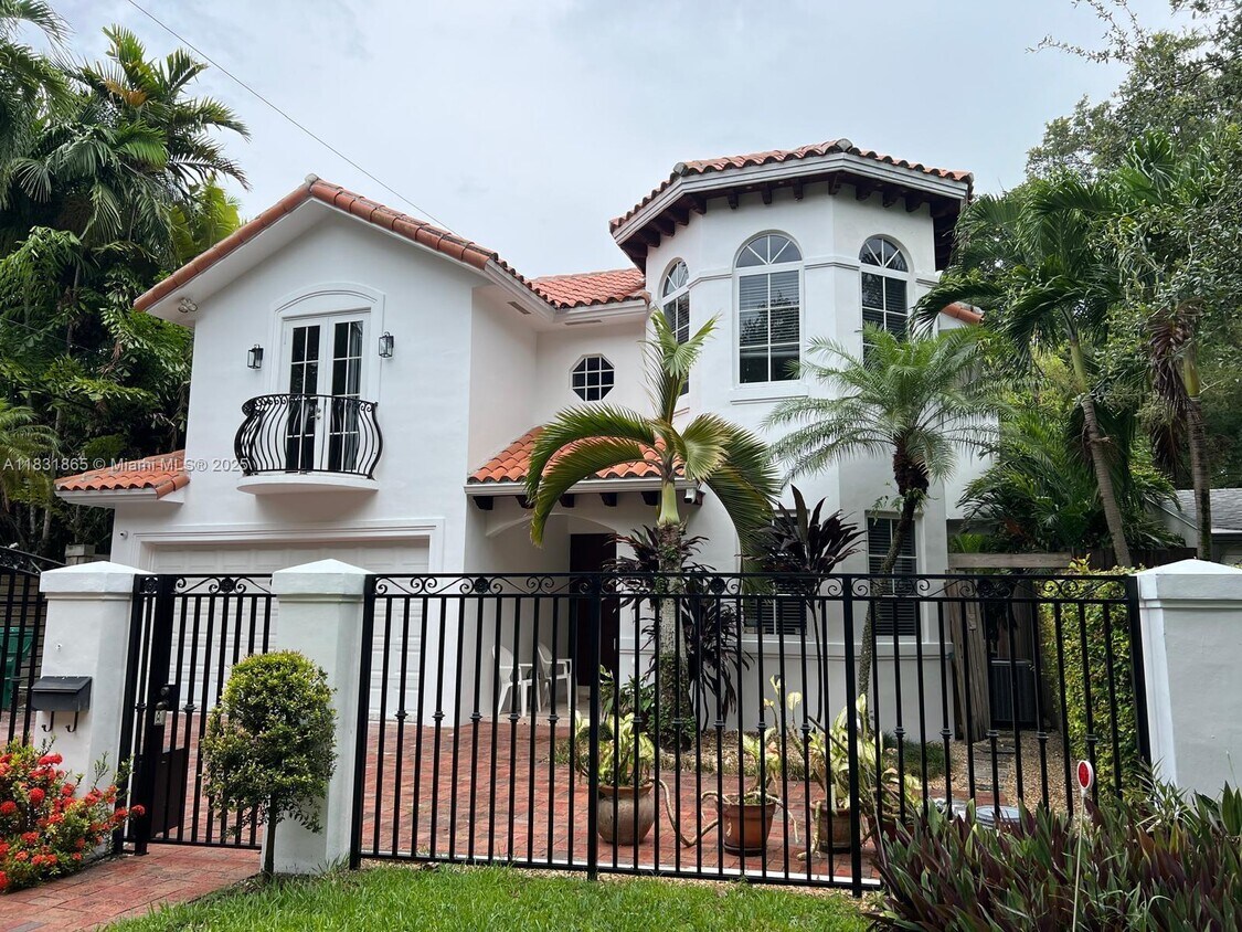 Primary Photo - 4110 Pamona Ave