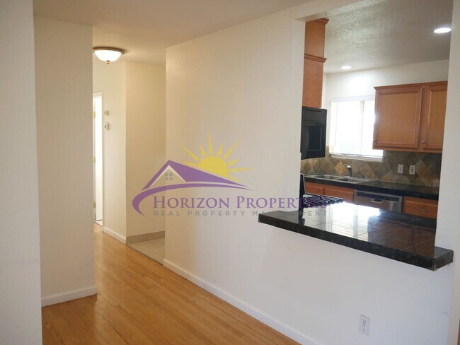 Foto del edificio - Immaculate 3 Bed 1 Bath 1,008 Sq. Ft. Sacramento Home in Arden