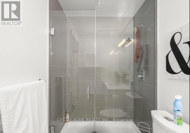 Building Photo - 609 Avenue Rd