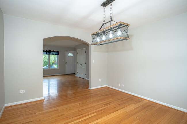Building Photo - 238 N Yale Ave