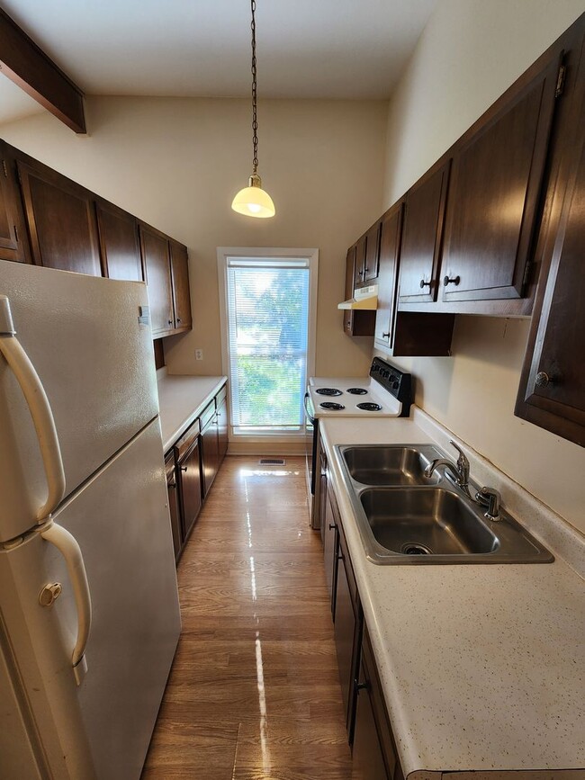 Building Photo - 47 Mansfield Crescent Way