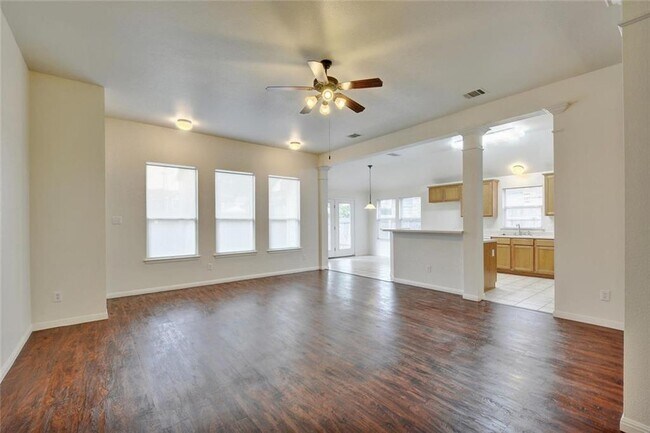 Foto del edificio - 2624 Century Park Blvd