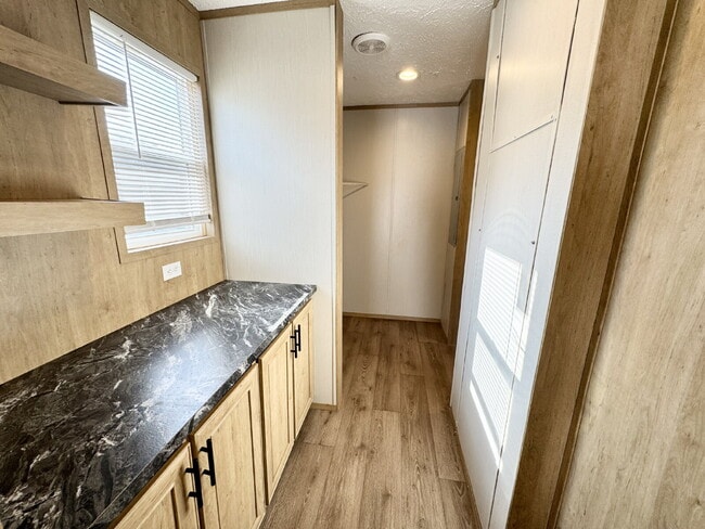 Foto del edificio - 2 Bedroom, 2 Full Bathrooms With Water Included in Pendleton