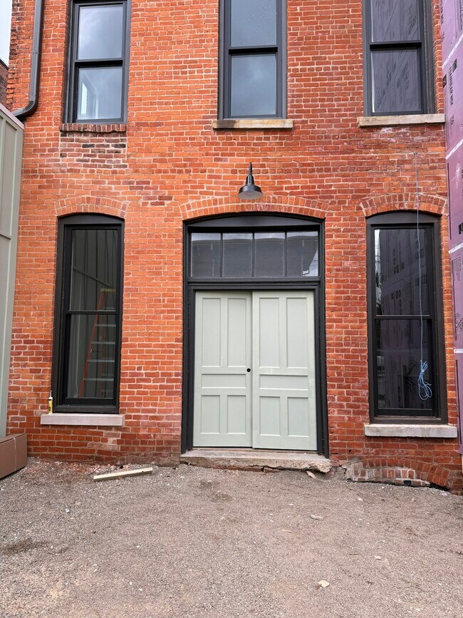 Foto del edificio - 106 E Erie St