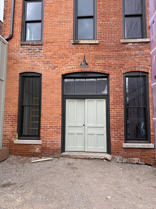 Building Photo - 106 E Erie St