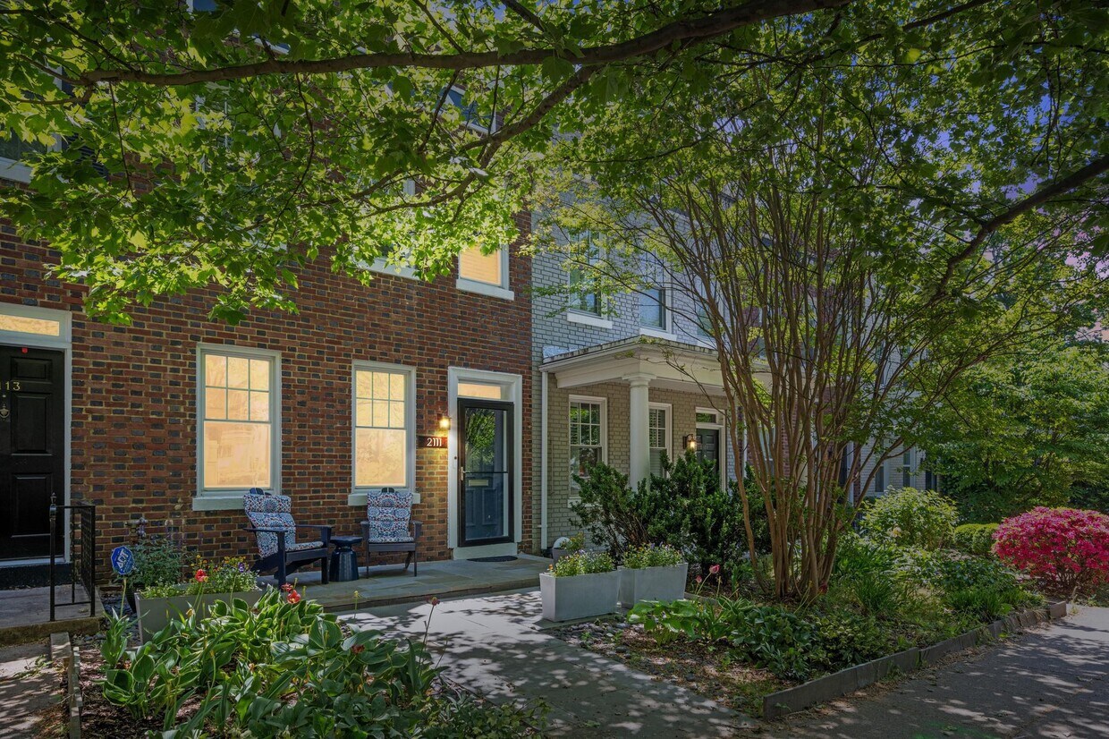 Primary Photo - 2111 37th St NW