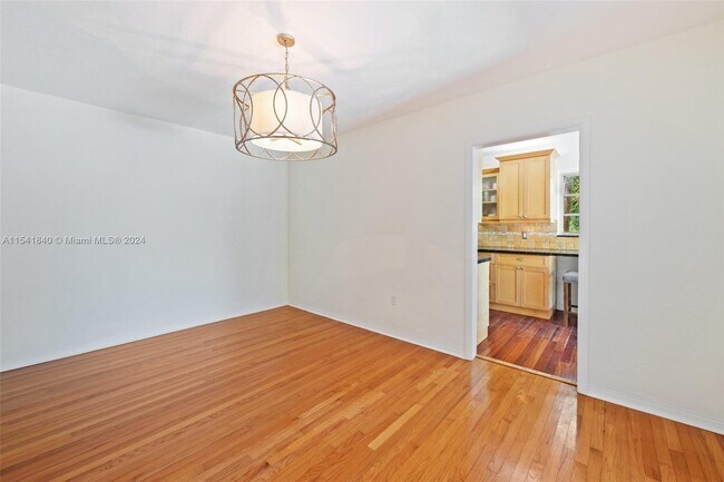 Building Photo - 250 Esplanade Dr