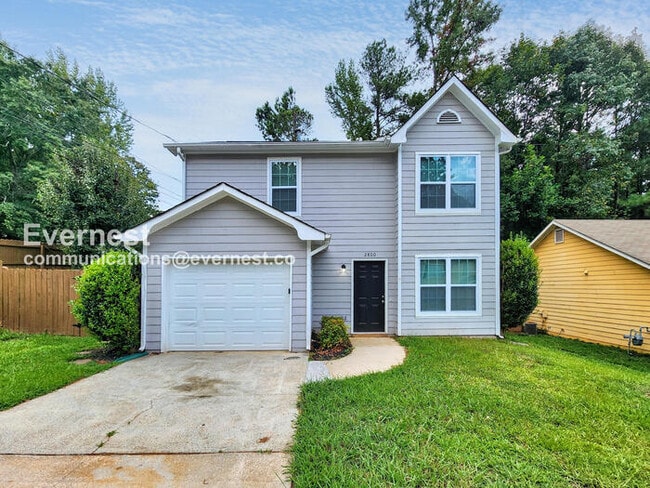 3 Bed/1.5 Bath Home with Fenced Yard & Garage / Pet-Friendly - 3 Bed/1.5 Bath Home with Fenced Yard & Garage / Pet-Friendly