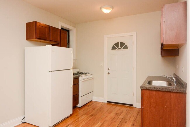 Foto del edificio - 6265 W Cornelia Ave