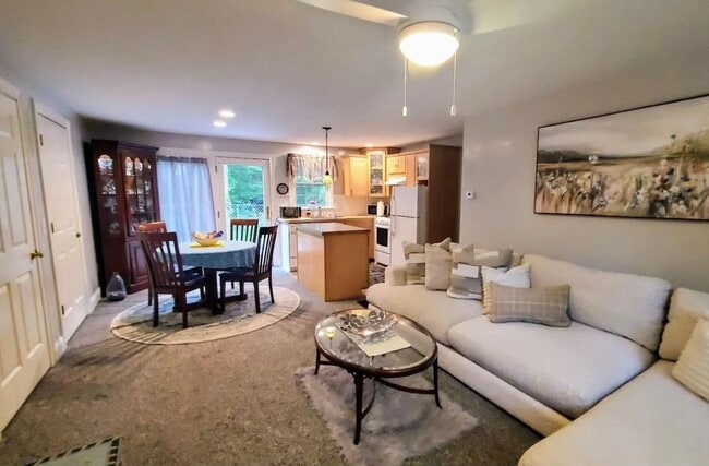 Building Photo - 185 Monhegan Rd