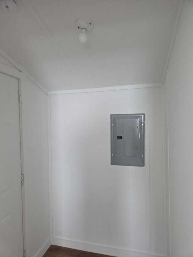 Building Photo - 204 Thomas Ln