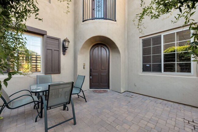 Foto del edificio - Highly Upgraded SPACIOUS home in desirable Aviano in Desert Ridge!