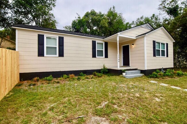 Building Photo - 1549 Heath St