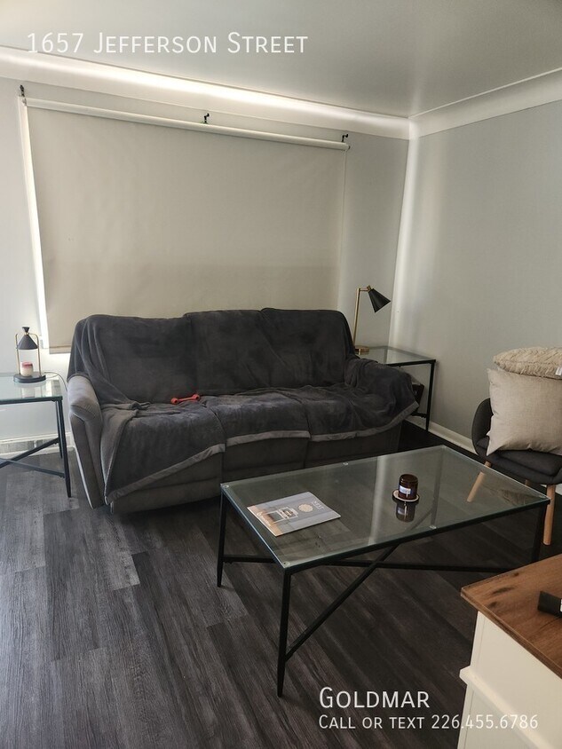 Photo principale - Single Family Home in Central Windsor