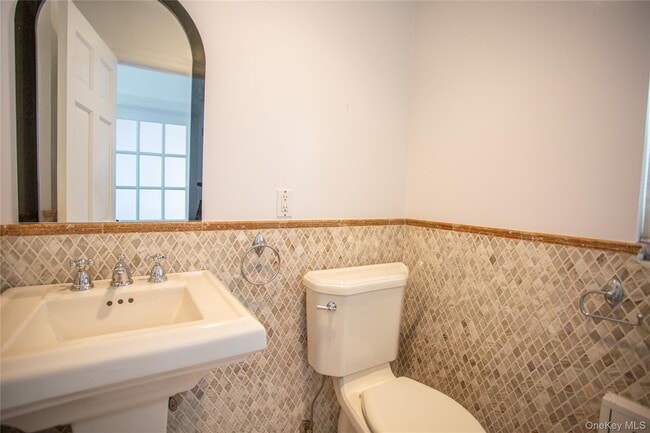 Building Photo - 540 E Chester St