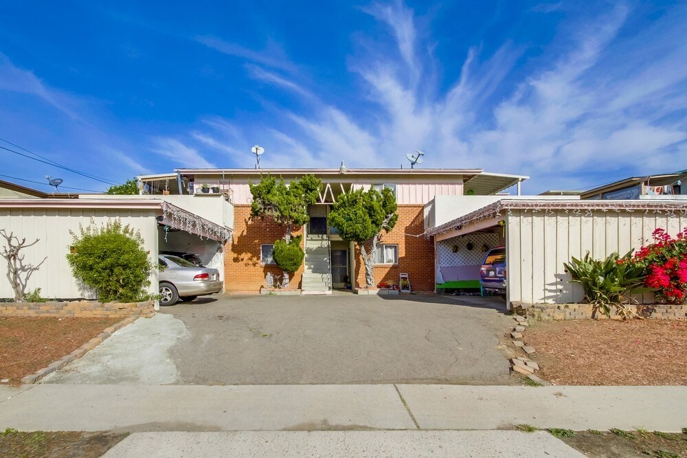 Primary Photo - 8650-8656 Hurlbut St