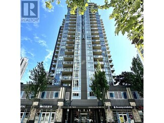 Building Photo - 3008-3008 Glen Dr