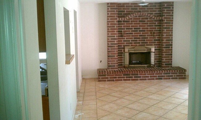 Building Photo - 7710 Tully St