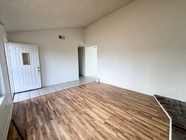Building Photo - 3 Bedroom 2 Bath Single story home in Antioch