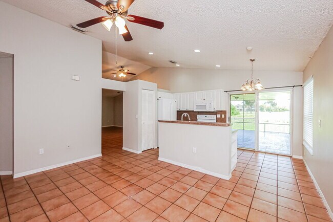 Foto del edificio - 3370 NW 78th Ave