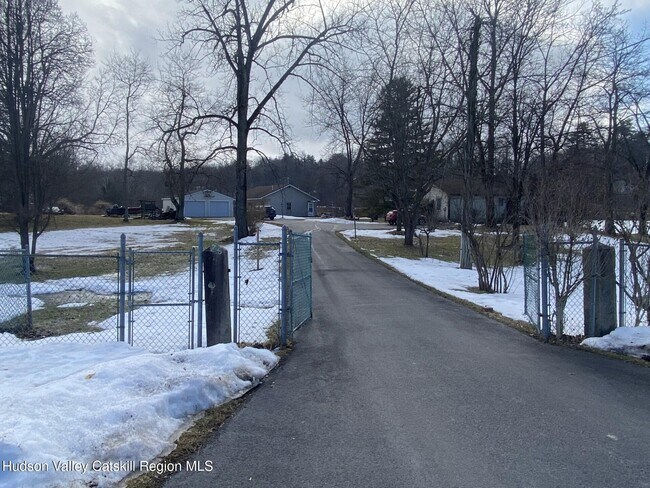 Foto del edificio - 540 Lakeview Terrace